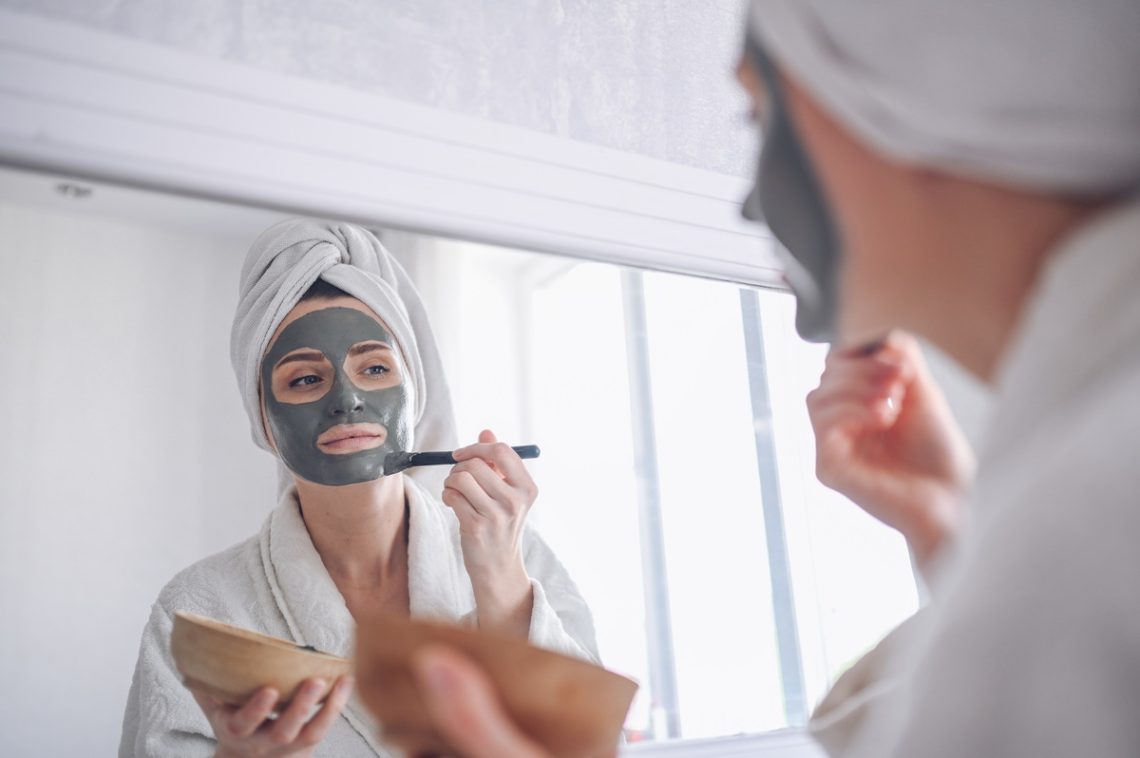 Femme masque visage