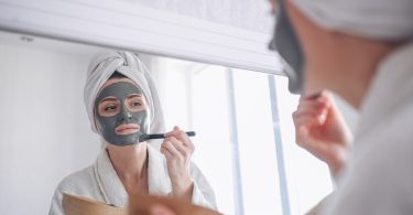 Femme masque visage